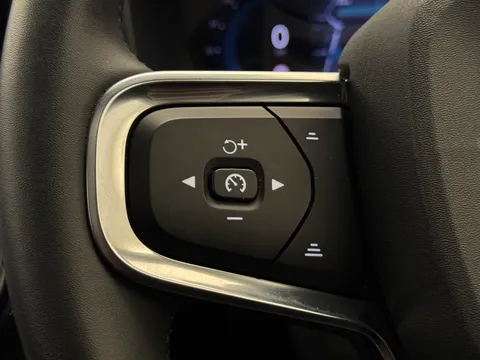 DV73NXD Volvo XC40 2.0 B3P Ultimate Dark 5dr Auto Thumbnail #37