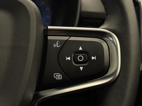 DV73NXD Volvo XC40 2.0 B3P Ultimate Dark 5dr Auto Thumbnail #38