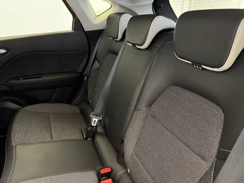 DV22XYB Renault Captur 1.3 TCE 140 SE Edition 5dr Thumbnail #10
