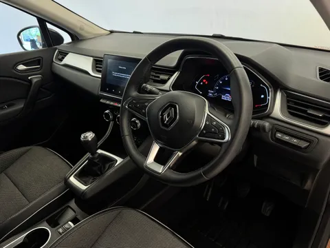 DV22XYB Renault Captur 1.3 TCE 140 SE Edition 5dr Thumbnail #19