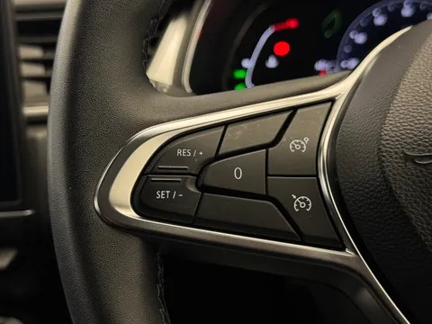 DV22XYB Renault Captur 1.3 TCE 140 SE Edition 5dr Thumbnail #20