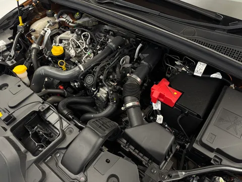 DV22XYB Renault Captur 1.3 TCE 140 SE Edition 5dr Thumbnail #28