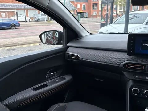 BG72HNL Dacia Sandero Stepway 1.0 TCe Prestige 5dr Thumbnail #32