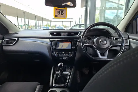 NU67DZH Nissan Qashqai 1.2 DiG-T N-Connecta 5dr Thumbnail #4