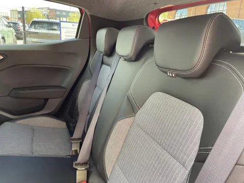 SG74LLM Renault Clio 1.6 E-TECH full hybrid 145 Techno 5dr Auto Thumbnail #10