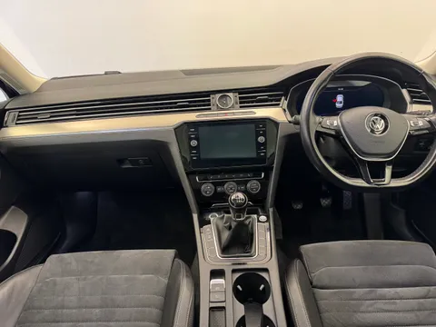 MD17FBC Volkswagen Passat 2.0 TDI GT 4dr [Panoramic Roof] Thumbnail #10