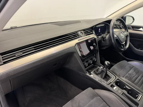 MD17FBC Volkswagen Passat 2.0 TDI GT 4dr [Panoramic Roof] Thumbnail #11