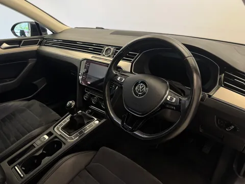 MD17FBC Volkswagen Passat 2.0 TDI GT 4dr [Panoramic Roof] Thumbnail #9