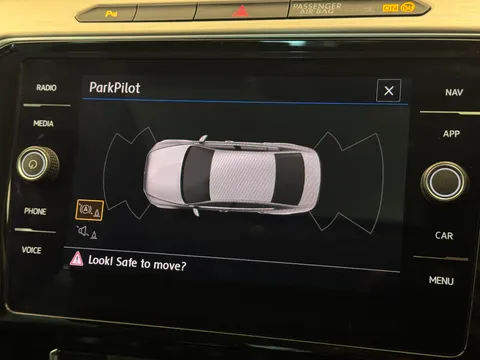 MD17FBC Volkswagen Passat 2.0 TDI GT 4dr [Panoramic Roof] Thumbnail #24