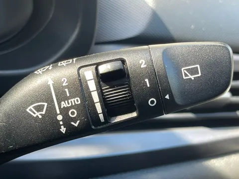 MA72XXU Hyundai i20 1.0T GDi 48V MHD Premium 5dr Thumbnail #17