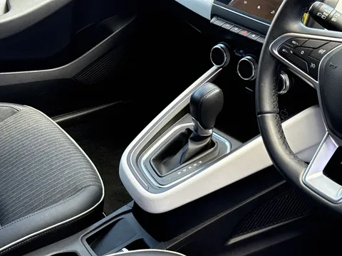 BP72XDV Renault Clio 1.6 E-TECH full hybrid 145 Techno 5dr Auto Thumbnail #18
