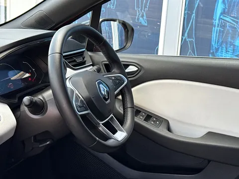 BP72XDV Renault Clio 1.6 E-TECH full hybrid 145 Techno 5dr Auto Thumbnail #20