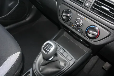 DH73HLE Hyundai i10 1.2 Advance 5dr Thumbnail #25