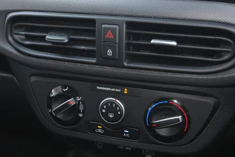 DH73HLE Hyundai i10 1.2 Advance 5dr Thumbnail #27