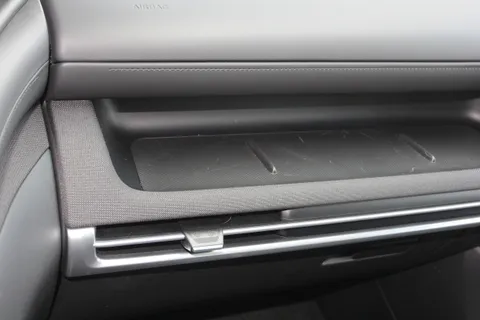 EF25ZKJ Hyundai Tucson 1.6T Plug-in Hybrid Ultimate 5dr Auto Thumbnail #9