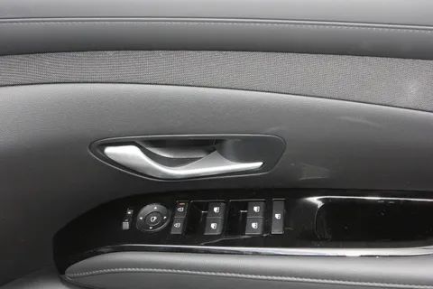 EF25ZKJ Hyundai Tucson 1.6T Plug-in Hybrid Ultimate 5dr Auto Thumbnail #17