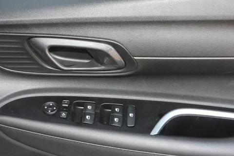 EA25YNV Hyundai i20 1.0T GDi Premium 5dr DCT Thumbnail #15