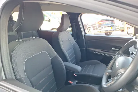 BT23VFR Dacia Jogger 1.6 HEV Extreme SE 5dr Auto Thumbnail #16