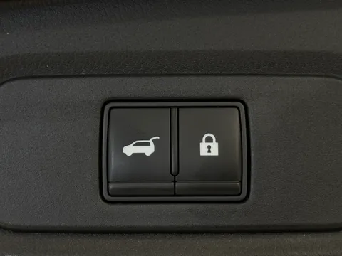 YP22FZY Nissan Qashqai 1.3 DiG-T MH 158 Tekna 5dr Xtronic Thumbnail #12