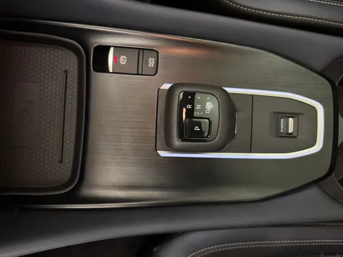 YP22FZY Nissan Qashqai 1.3 DiG-T MH 158 Tekna 5dr Xtronic Thumbnail #17