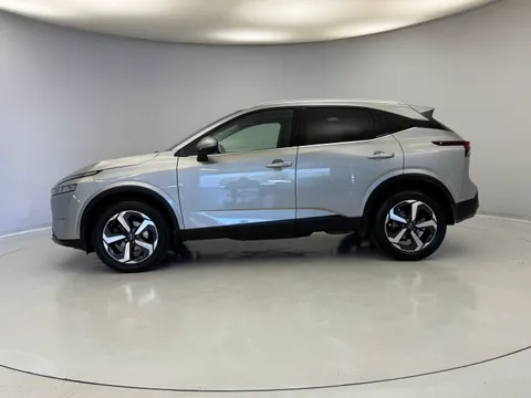 OW72BBZ Nissan Qashqai 1.3 DiG-T MH N-Connecta [Glass Roof] 5dr Thumbnail #6