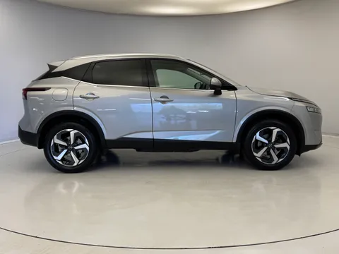 OW72BBZ Nissan Qashqai 1.3 DiG-T MH N-Connecta [Glass Roof] 5dr Thumbnail #10