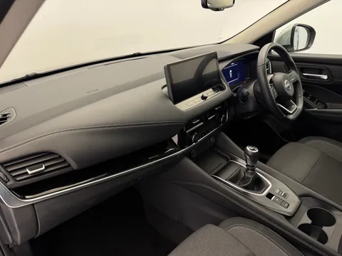 OW72BBZ Nissan Qashqai 1.3 DiG-T MH N-Connecta [Glass Roof] 5dr Thumbnail #14