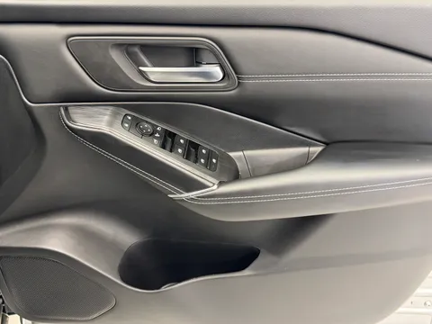 OW72BBZ Nissan Qashqai 1.3 DiG-T MH N-Connecta [Glass Roof] 5dr Thumbnail #19