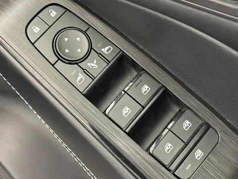 OW72BBZ Nissan Qashqai 1.3 DiG-T MH N-Connecta [Glass Roof] 5dr Thumbnail #20