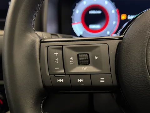 OW72BBZ Nissan Qashqai 1.3 DiG-T MH N-Connecta [Glass Roof] 5dr Thumbnail #22