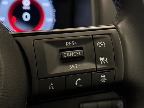 OW72BBZ Nissan Qashqai 1.3 DiG-T MH N-Connecta [Glass Roof] 5dr Thumbnail #23