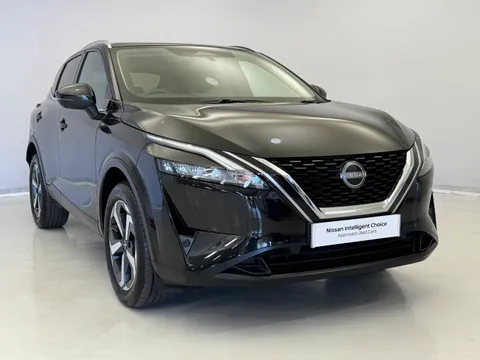 DY24LTO Nissan Qashqai 1.3 DiG-T MH N-Connecta [Glass Roof] 5dr Thumbnail #2