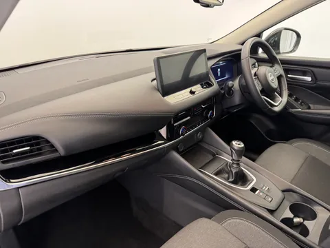DY24LTO Nissan Qashqai 1.3 DiG-T MH N-Connecta [Glass Roof] 5dr Thumbnail #13
