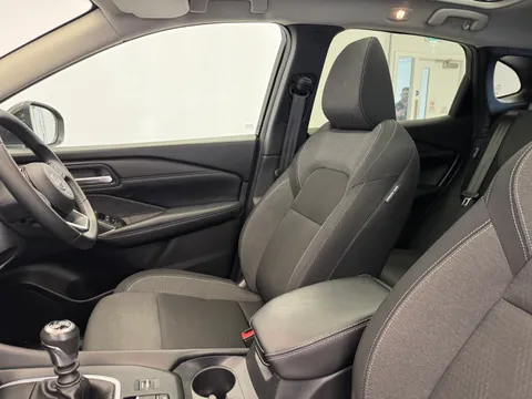 DY24LTO Nissan Qashqai 1.3 DiG-T MH N-Connecta [Glass Roof] 5dr Thumbnail #14