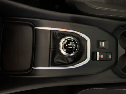 DY24LTO Nissan Qashqai 1.3 DiG-T MH N-Connecta [Glass Roof] 5dr Thumbnail #16