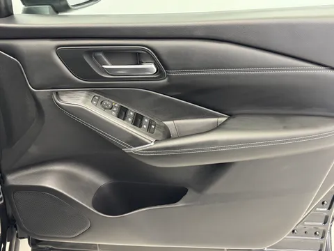 DY24LTO Nissan Qashqai 1.3 DiG-T MH N-Connecta [Glass Roof] 5dr Thumbnail #19