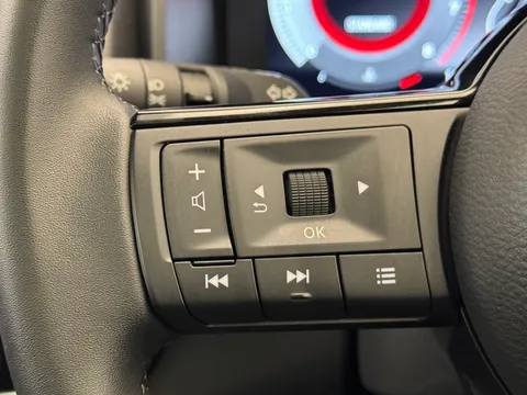 DY24LTO Nissan Qashqai 1.3 DiG-T MH N-Connecta [Glass Roof] 5dr Thumbnail #22