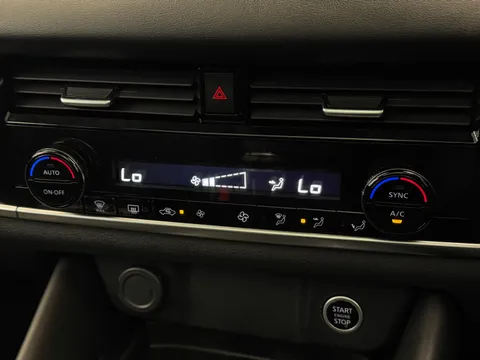 DY24LTO Nissan Qashqai 1.3 DiG-T MH N-Connecta [Glass Roof] 5dr Thumbnail #27