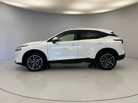 DU72YPV Nissan Qashqai 1.3 DiG-T MH 158 Tekna 5dr Xtronic Thumbnail #6