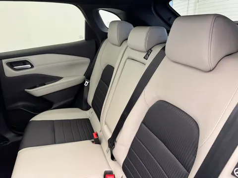 DU72YPV Nissan Qashqai 1.3 DiG-T MH 158 Tekna 5dr Xtronic Thumbnail #13