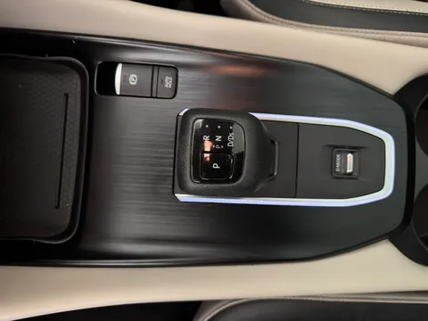 DU72YPV Nissan Qashqai 1.3 DiG-T MH 158 Tekna 5dr Xtronic Thumbnail #17