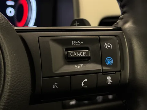 DU72YPV Nissan Qashqai 1.3 DiG-T MH 158 Tekna 5dr Xtronic Thumbnail #25