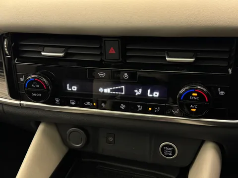 DU72YPV Nissan Qashqai 1.3 DiG-T MH 158 Tekna 5dr Xtronic Thumbnail #29