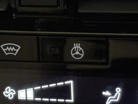 DU72YPV Nissan Qashqai 1.3 DiG-T MH 158 Tekna 5dr Xtronic Thumbnail #30