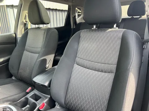 LN70UMX Nissan X-Trail 1.7 dCi N-Tec 5dr 4WD [7 Seat] Thumbnail #14