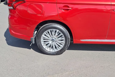 4 of 40 for MITSUBISHI OUTLANDER 2.4 PHEV 4hs 5dr Auto