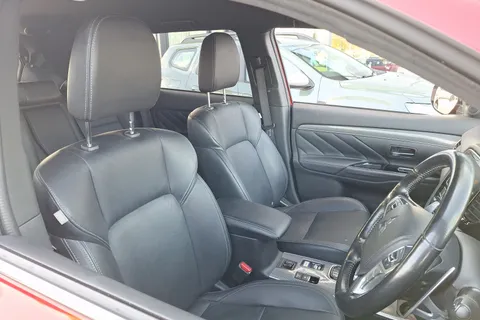 33 of 40 for MITSUBISHI OUTLANDER 2.4 PHEV 4hs 5dr Auto