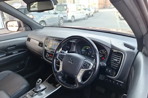 32 of 40 for MITSUBISHI OUTLANDER 2.4 PHEV 4hs 5dr Auto