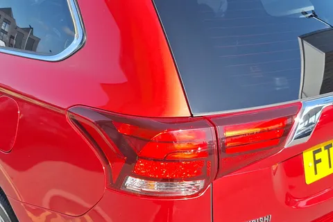 16 of 40 for MITSUBISHI OUTLANDER 2.4 PHEV 4hs 5dr Auto