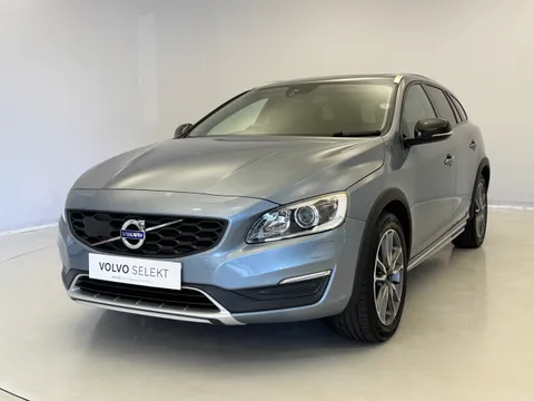 BA66FZW Volvo V60 D4 [190] Cross Country Lux Nav 5dr AWD Geartronic Thumbnail #3